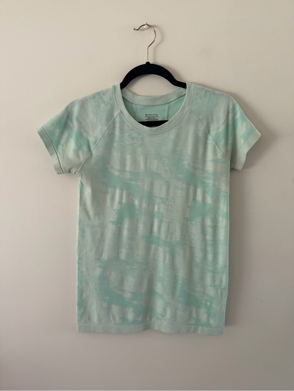 Athleta Green Seamless Active Workout Trail Running Short Sleeve Shirt Medium